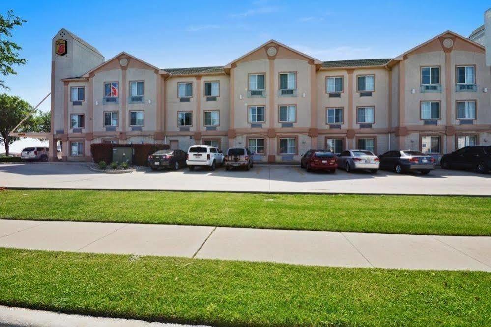 Super 8 By Wyndham Irving/Dfw Apt/North Exterior photo